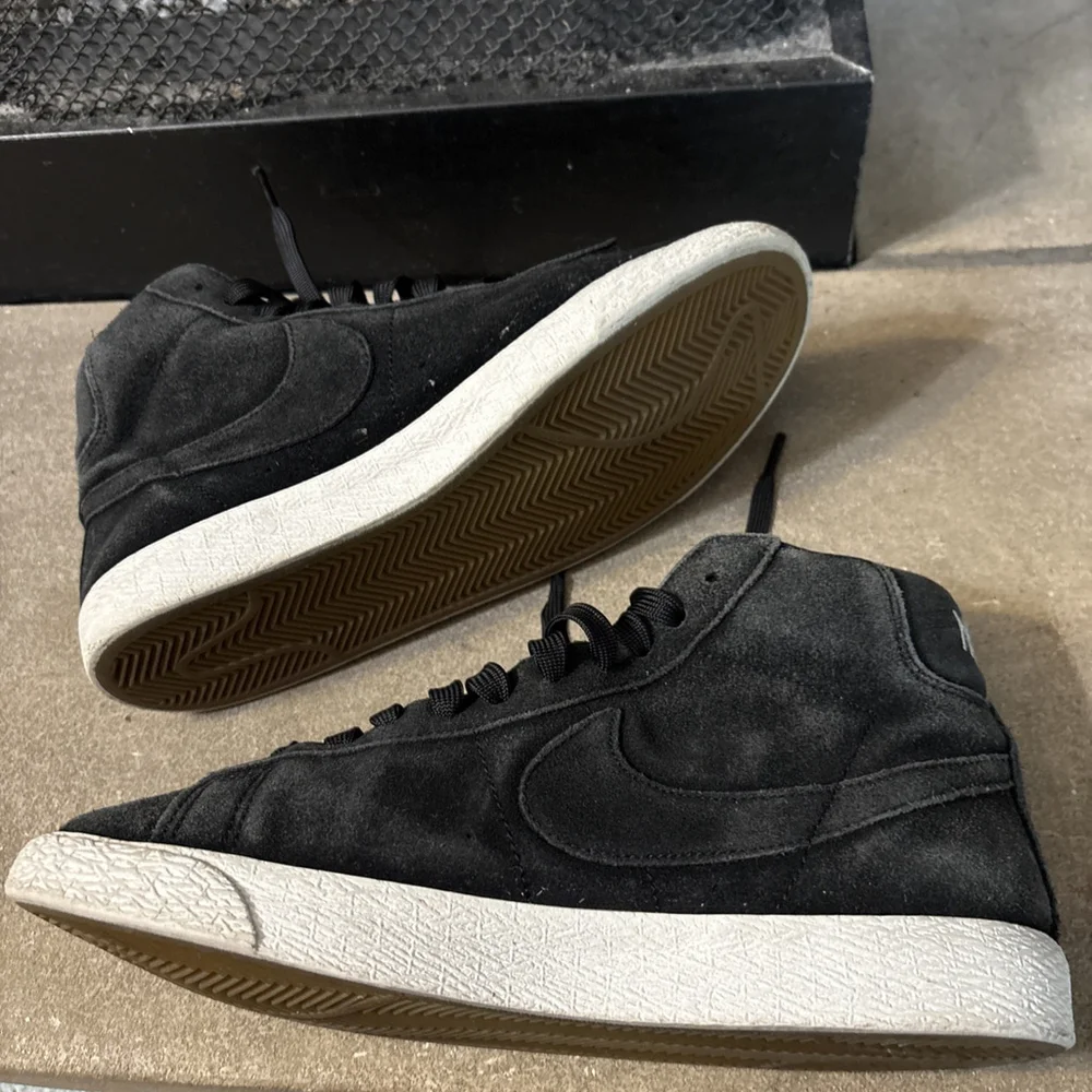 Nike Blazer Mid Premium GS Size 6.5Y Women Size 8 Black Suede Shoes 8958…